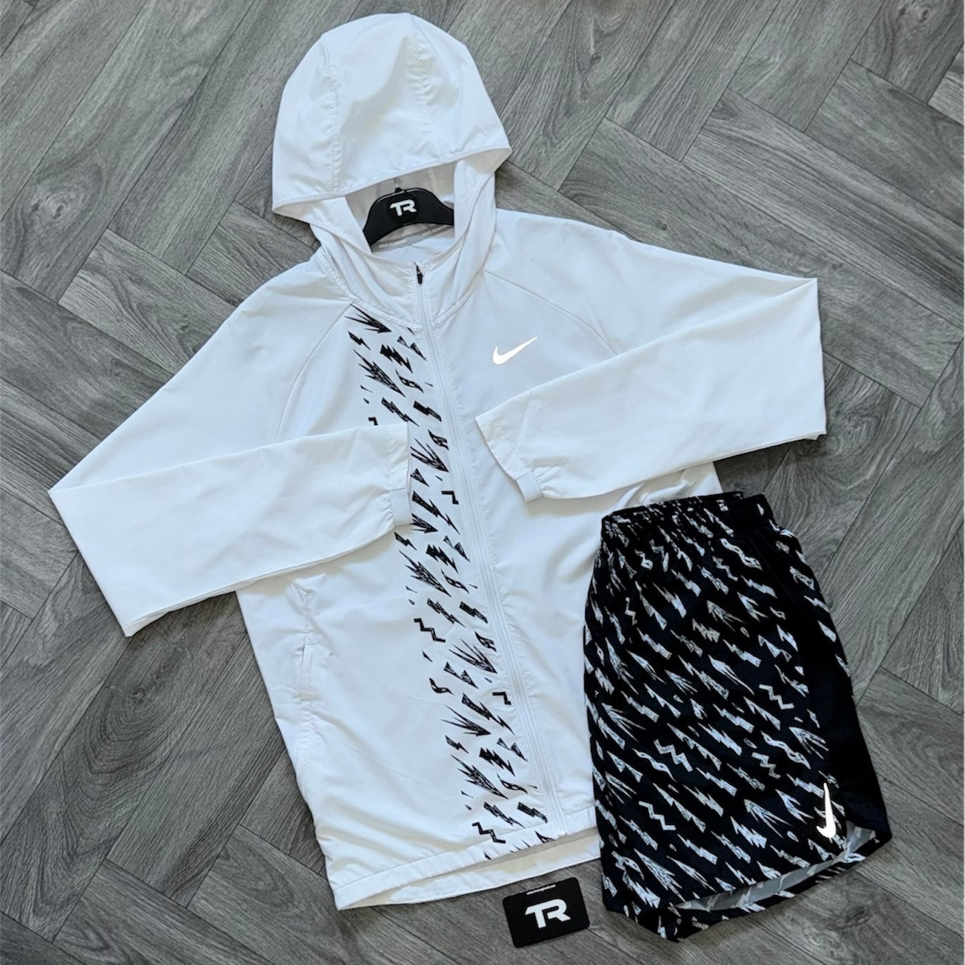 White Nike Bolt Set